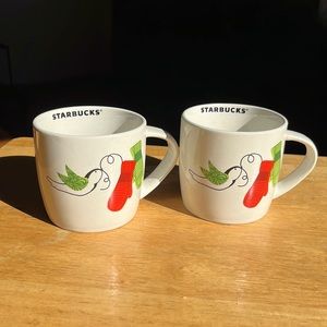 STARBUCKS 10 Oz Christmas Mugs Mittens Bird 2011 Set (2)